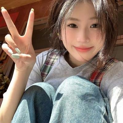 男孩超级白